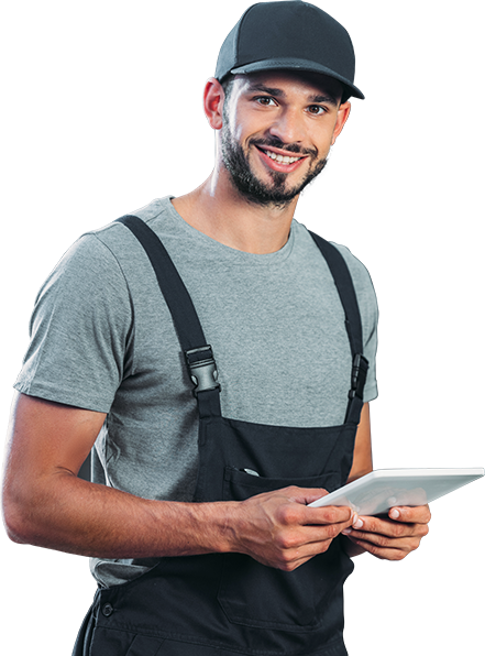Técnico de K Motors con tableta de diagnóstico